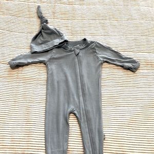 Kyte Stream Blue zipper footie pajamas and knotted hat